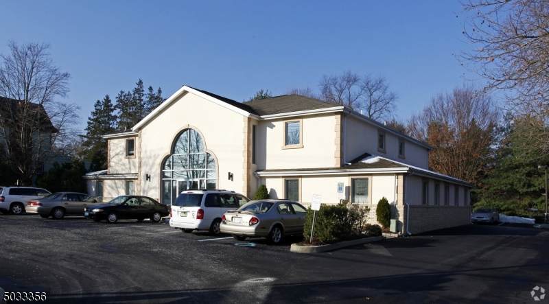 215 E Laurel Rd - Photo 1