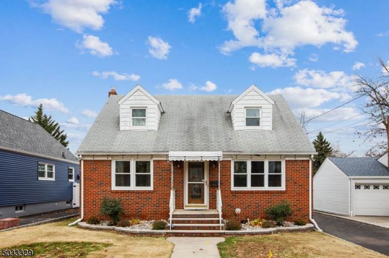 617 Chester Ave - Photo 1