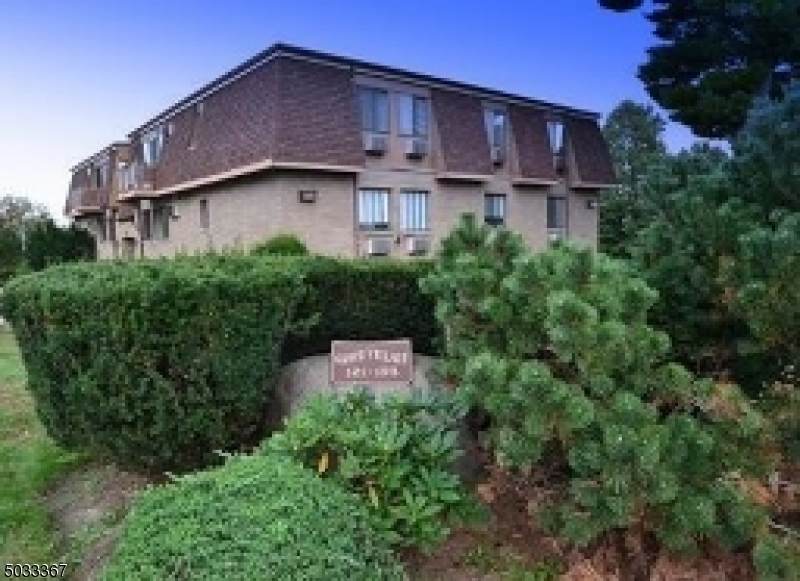 121 Grove St - Photo 1
