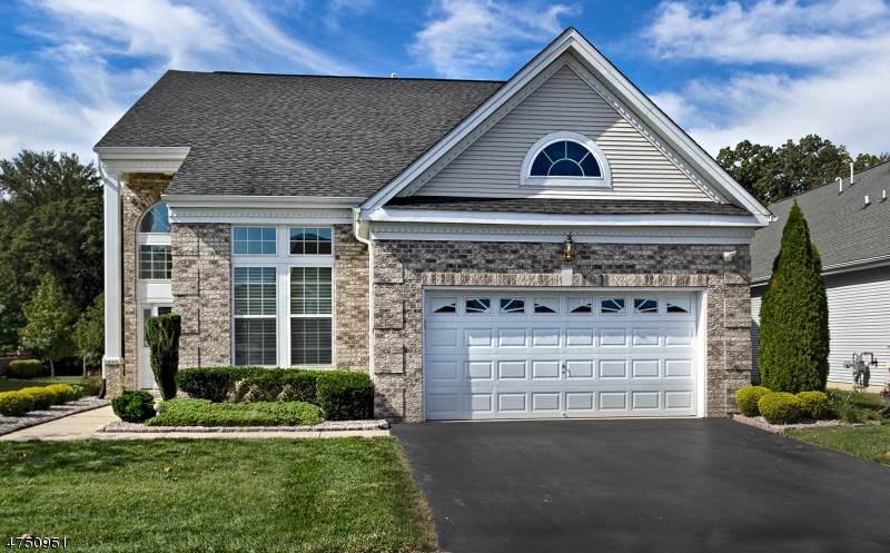 12 Stony Path Dr - Photo 1