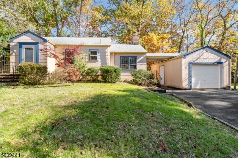 162 Hillside Ave - Photo 1