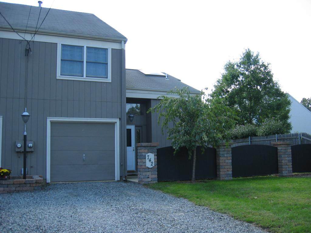 742 Grandview Ave - Photo 1