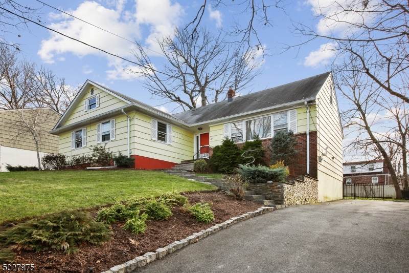 25 Arverne Rd - Photo 1