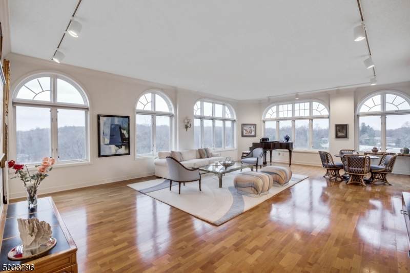 616 S Orange Ave, Ph3 - Photo 1