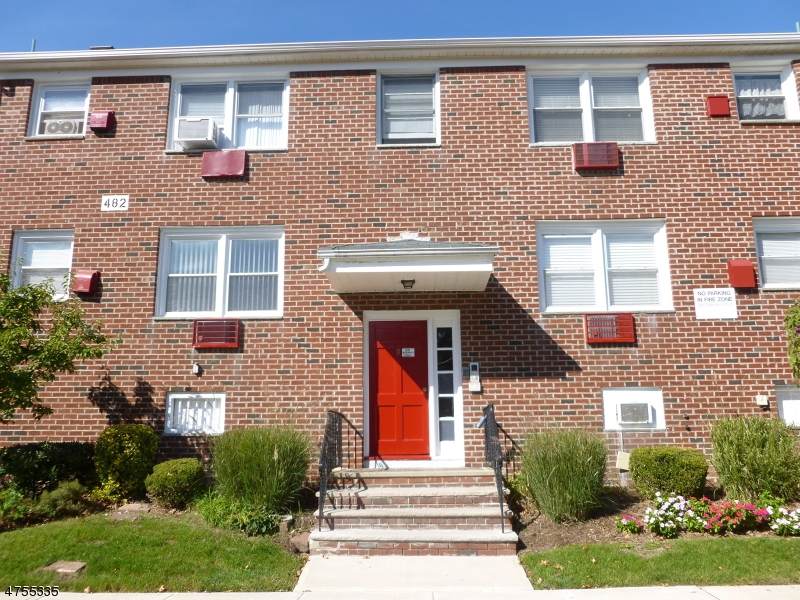 482 Joralemon St - Photo 1