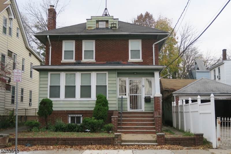 9 Maple Pl - Photo 1