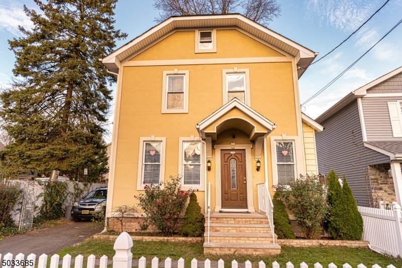 1107 Thompson Ave - Photo 1