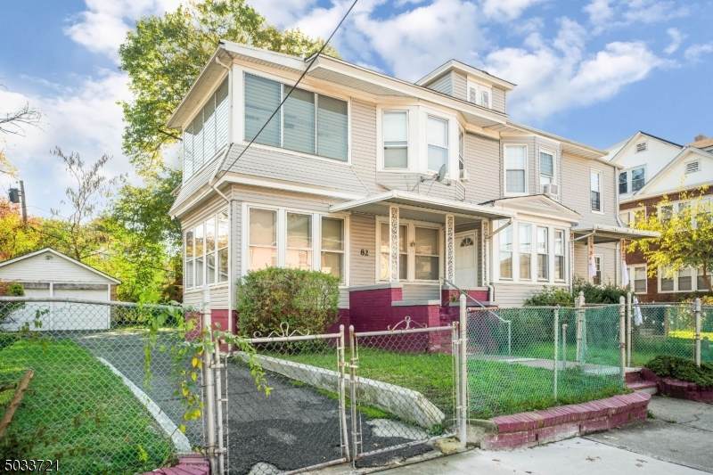 82 Leslie St - Photo 1