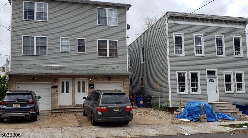 562 Mcchesney St - Photo 1