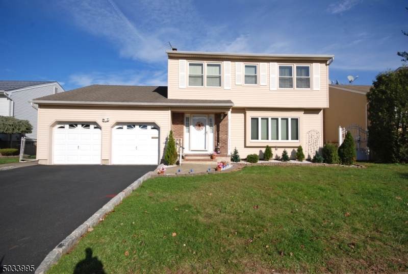 2130 Briarwood Ln - Photo 1