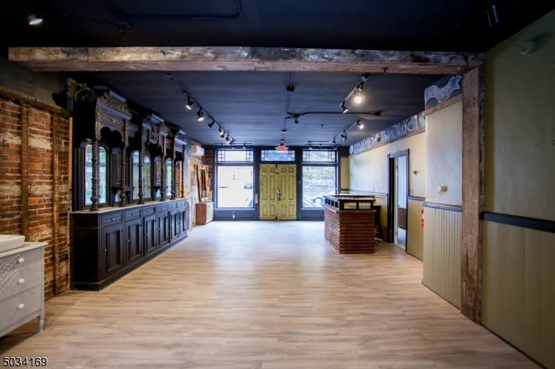19 N. Franklin - Photo 1