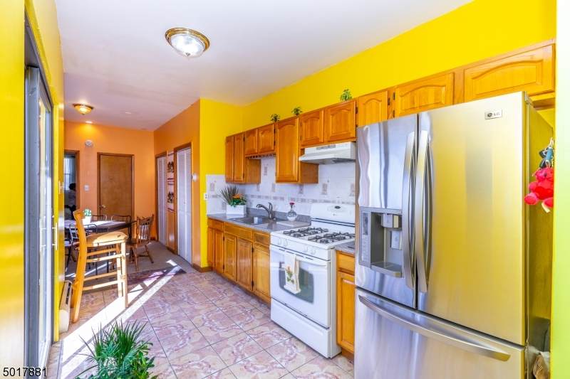 138 Leonard St - Photo 1