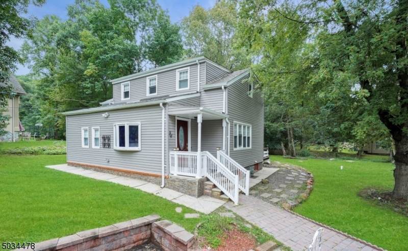 84 Mt Pleasant Ave - Photo 1