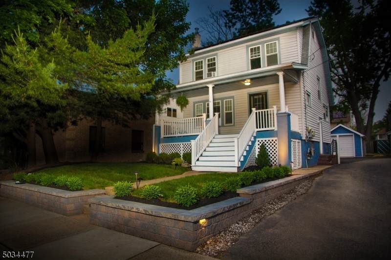 594 Somerset St - Photo 1