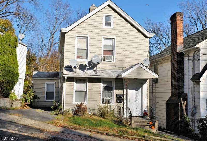 19 Mohawk Ave - Photo 1