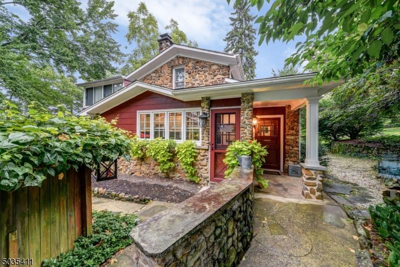 634 Fairmount Ave - Photo 1