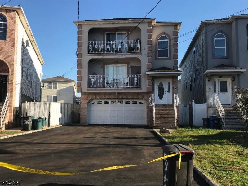 512 New York Ave - Photo 1