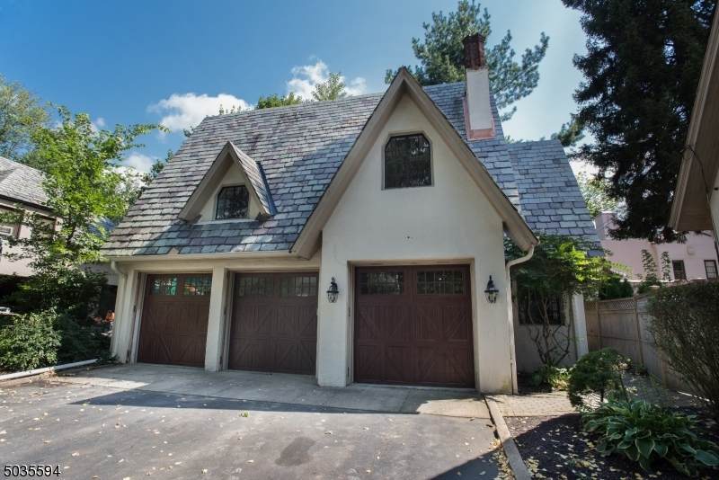 89 Clinton Ave - Photo 1