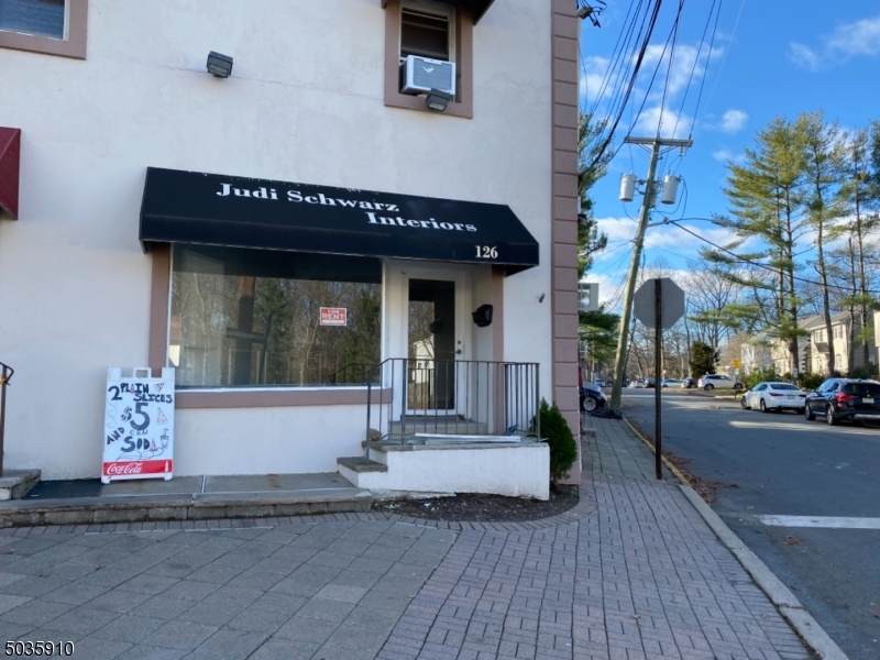 126 S Livingston Ave - Photo 1