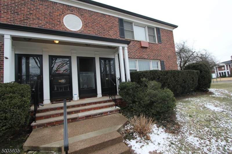 205 Pitney Pl - Photo 1