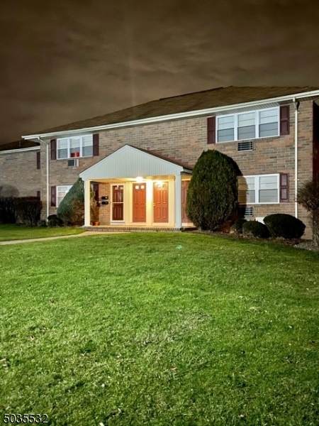 183 N Maple Ave - Photo 1