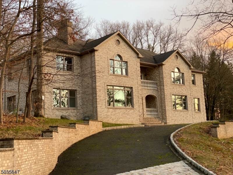 8 Meadow Lane - Photo 1