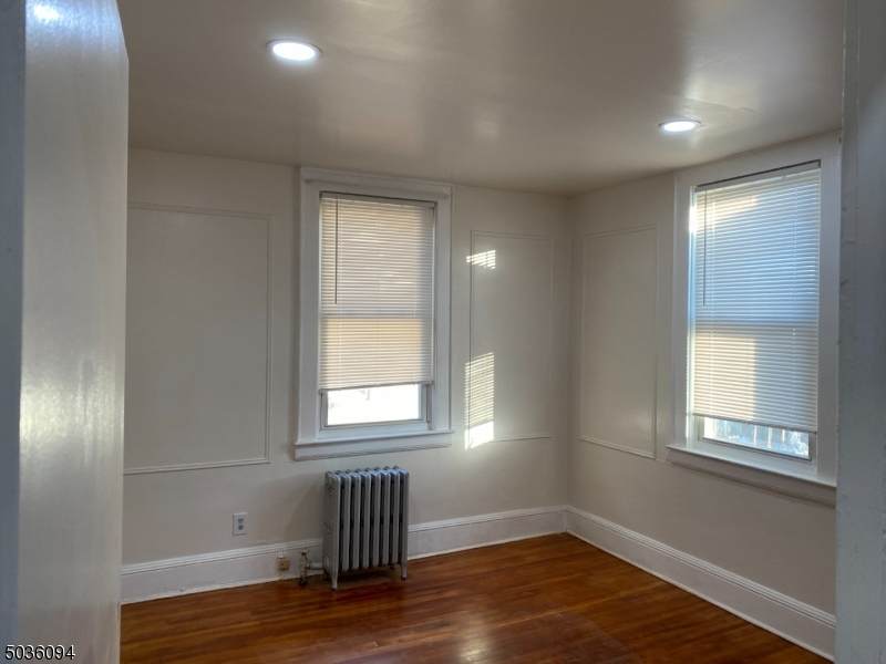 968 W Grand St - Photo 1