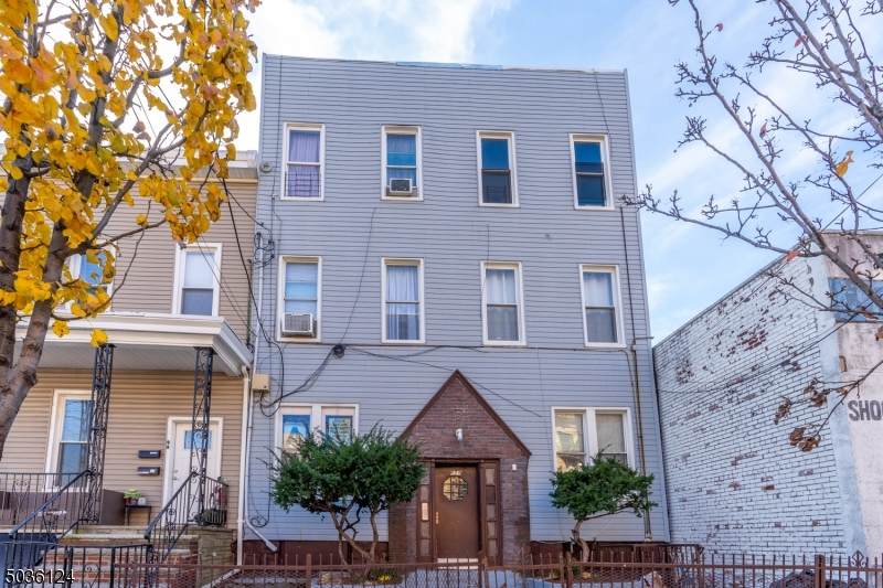 619 22ND ST - Photo 1