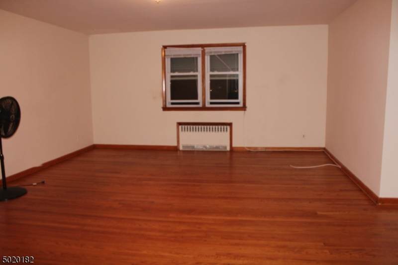 365 Kingsland Ave - Photo 1