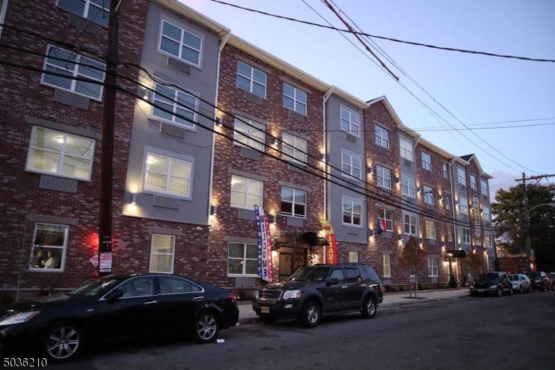 437 Mulberry St - Photo 1