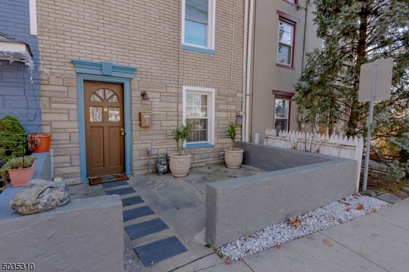 3 Brunswick Ave - Photo 1