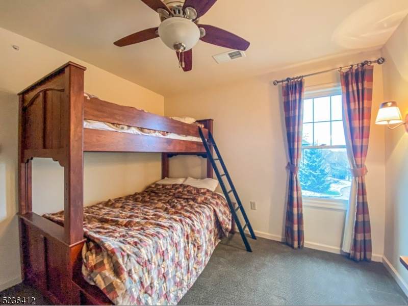 10 Pine Cres - Photo 1
