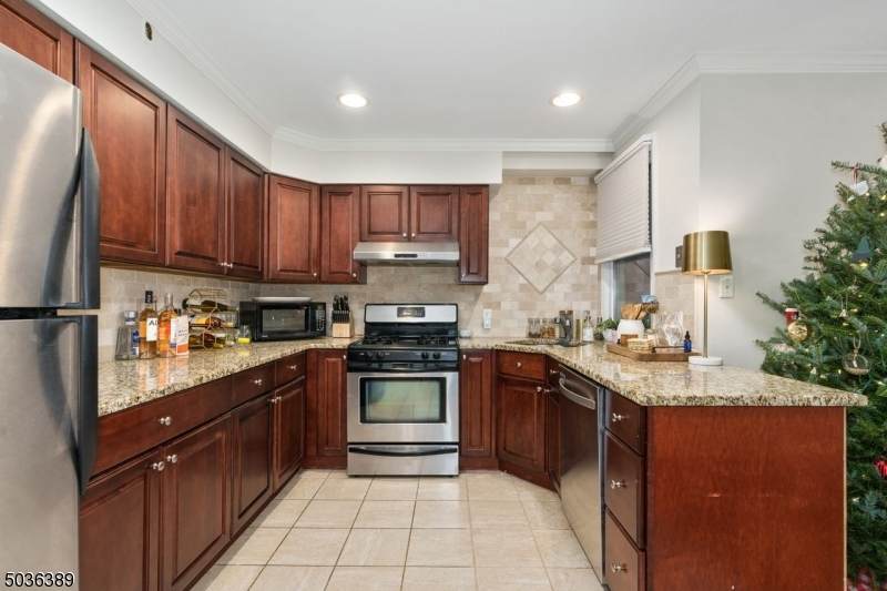 836 Park Ave - Photo 1