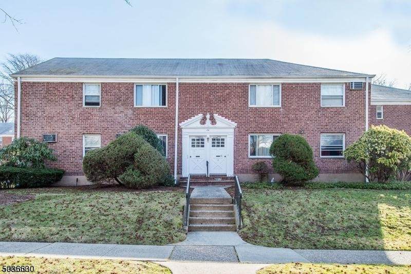 135 E Clinton Ave - Photo 1