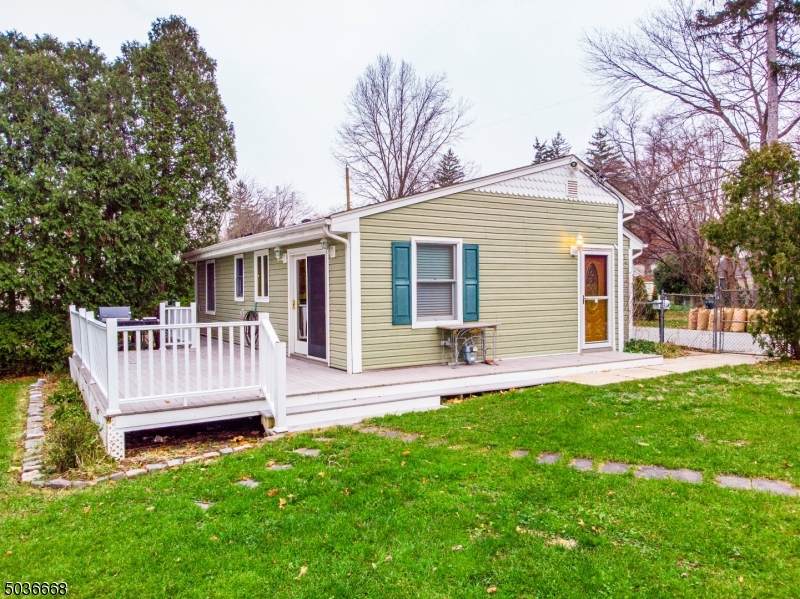 3 Lakeview Ter - Photo 1