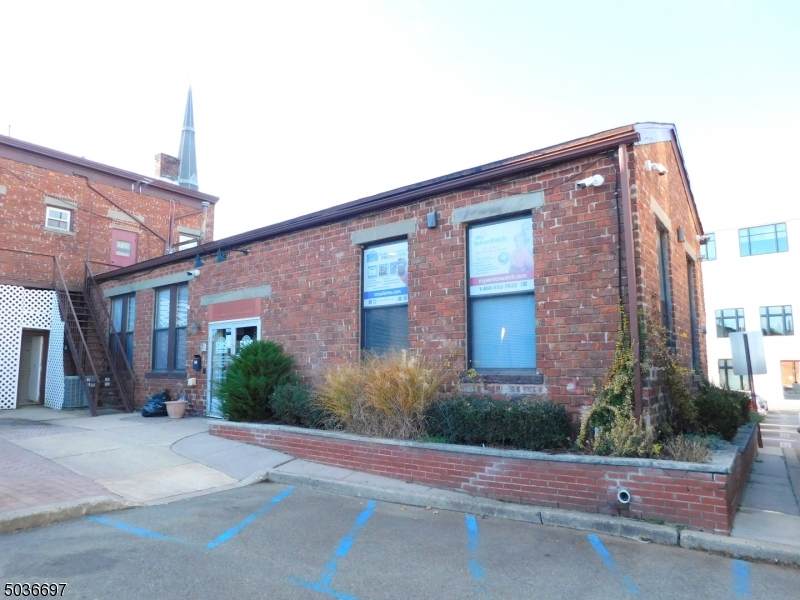 297 Bloomfield Ave - Photo 1
