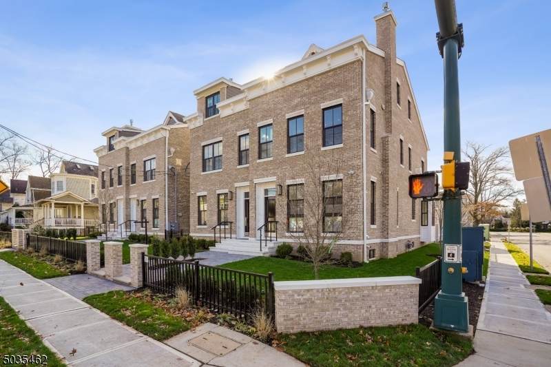 250 Morris Ave D - Photo 1