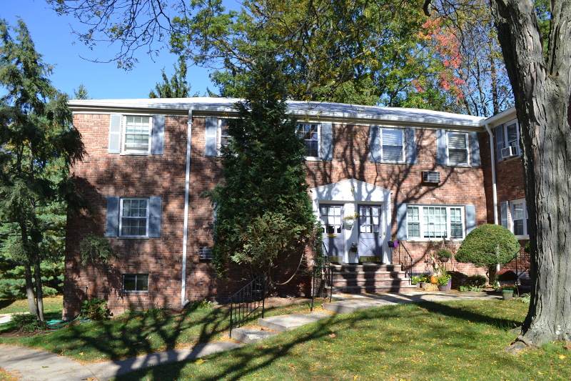 28 Wedgewood Dr - Photo 1