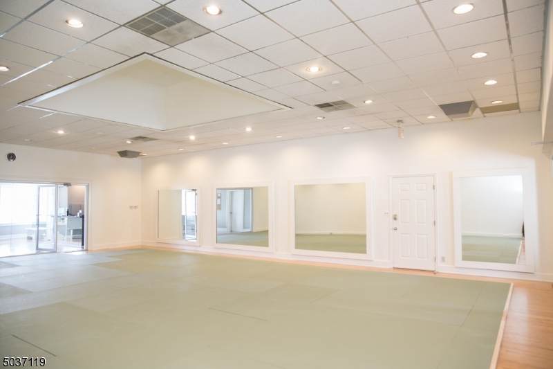 602 Valley Rd - Photo 1