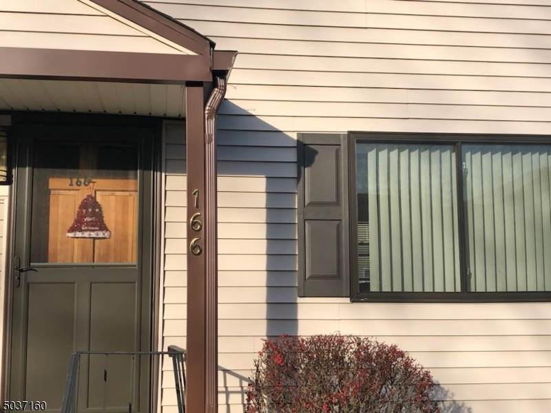 166 Newman St - Photo 1