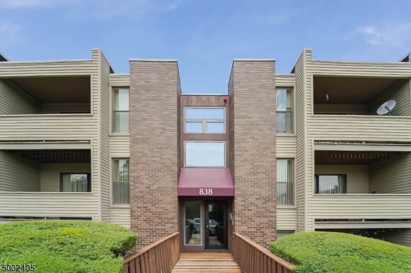 838 Main St - Photo 1