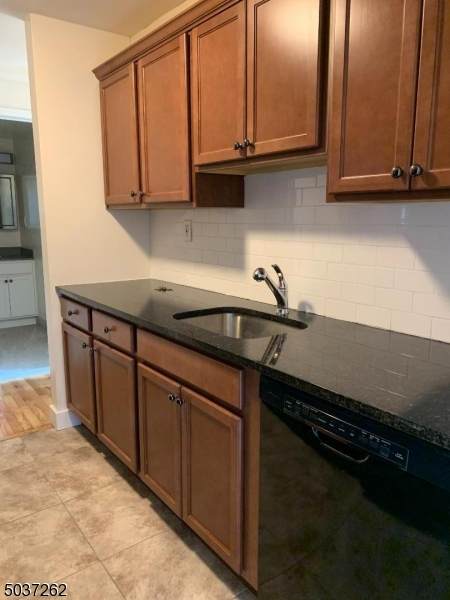 10 Pine St - Photo 1