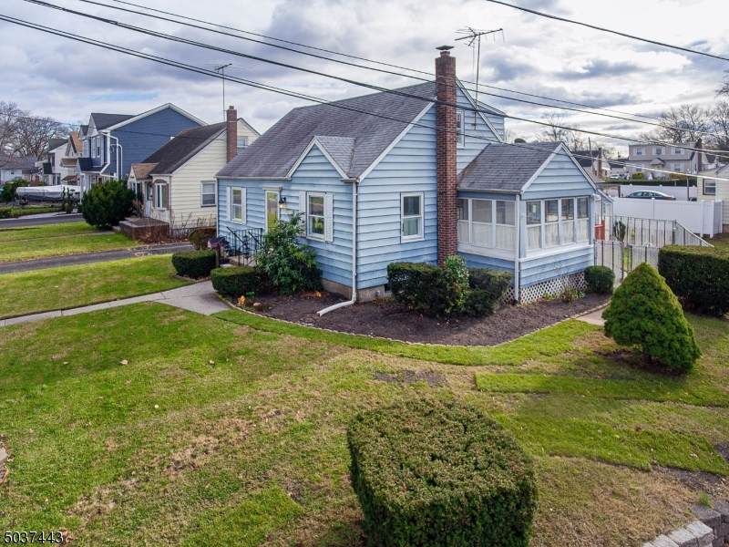 617 Clinton Ave - Photo 1