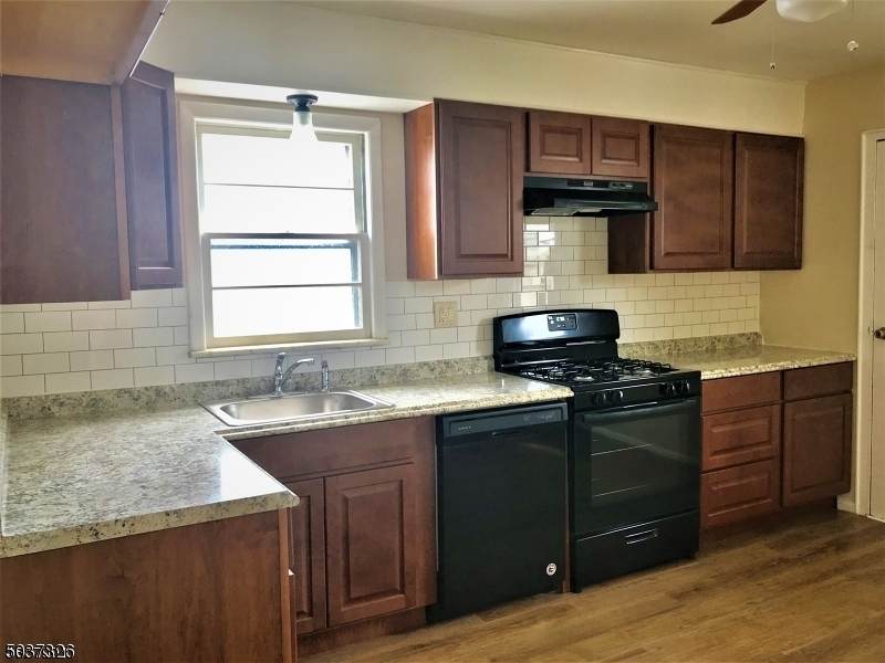 868 Dewey St - Photo 1