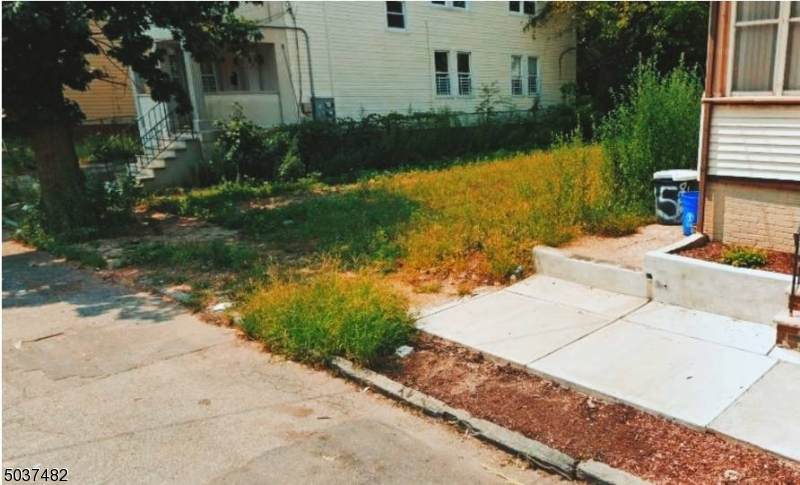 147 Dewey St - Photo 1