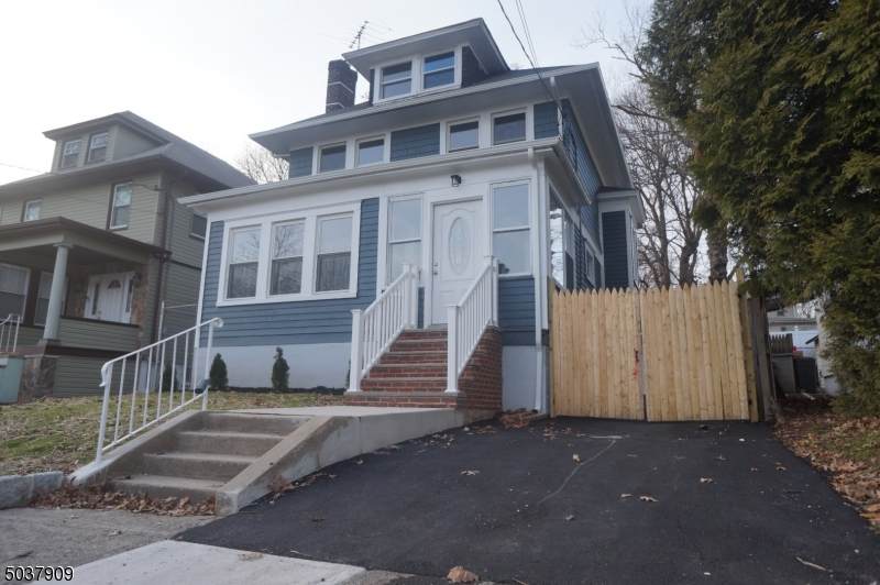 1534 Center St - Photo 1