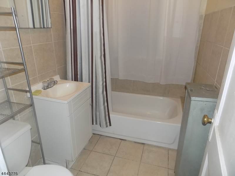 24 Welland Ave - Photo 1