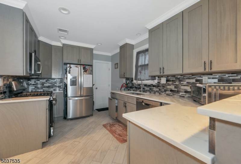 66 Lincoln Ave - Photo 1