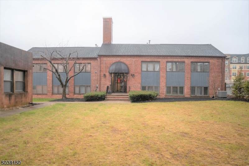 1470 Campbell St - Photo 1