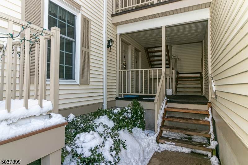 37 Jamestown Rd - Photo 1